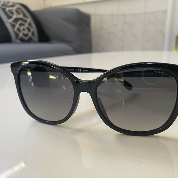 COACH Women’s Sunglass Black Dark Gray Gradient Polarized - Like New - Picture 3 of 8